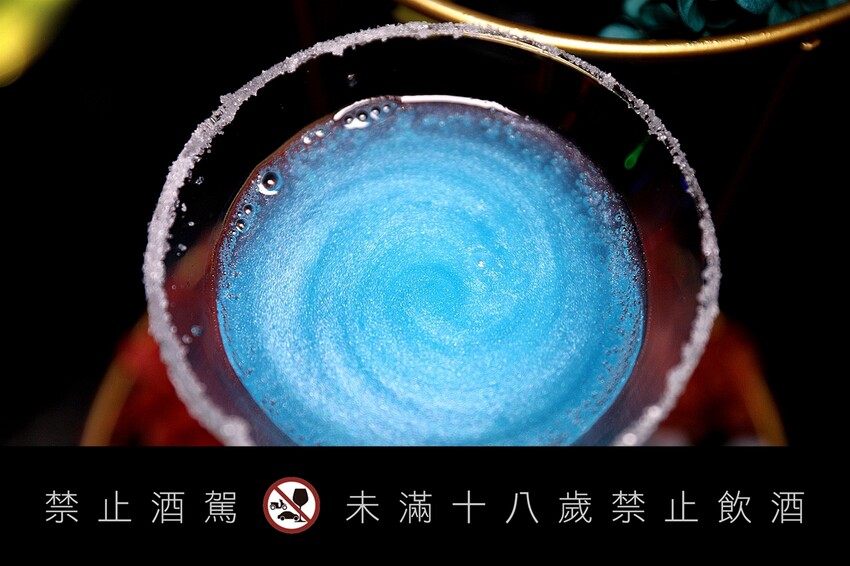 營業至凌晨5點 台北夜貓快典藏！巷弄裡的氛圍網美餐酒館 提供飛鏢機/Beer Pong｜夜色talking bar(台北東區