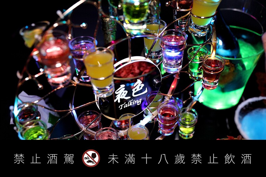 營業至凌晨5點 台北夜貓快典藏！巷弄裡的氛圍網美餐酒館 提供飛鏢機/Beer Pong｜夜色talking bar(台北東區