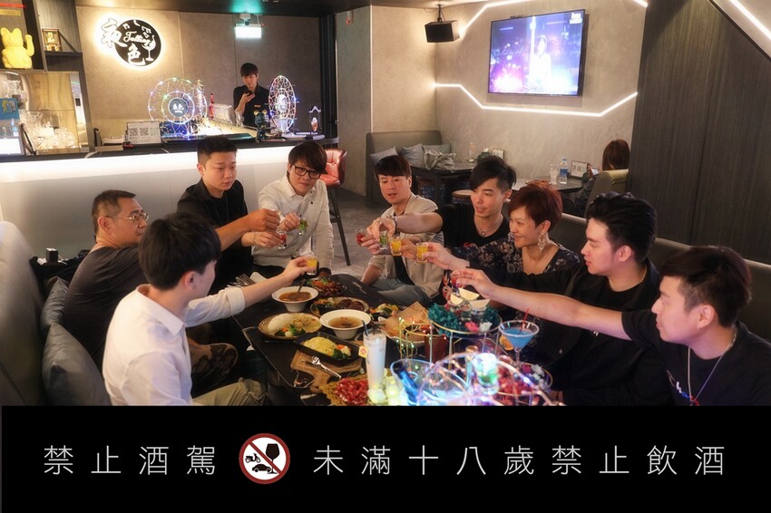 營業至凌晨5點 台北夜貓快典藏！巷弄裡的氛圍網美餐酒館 提供飛鏢機/Beer Pong｜夜色talking bar(台北東區
