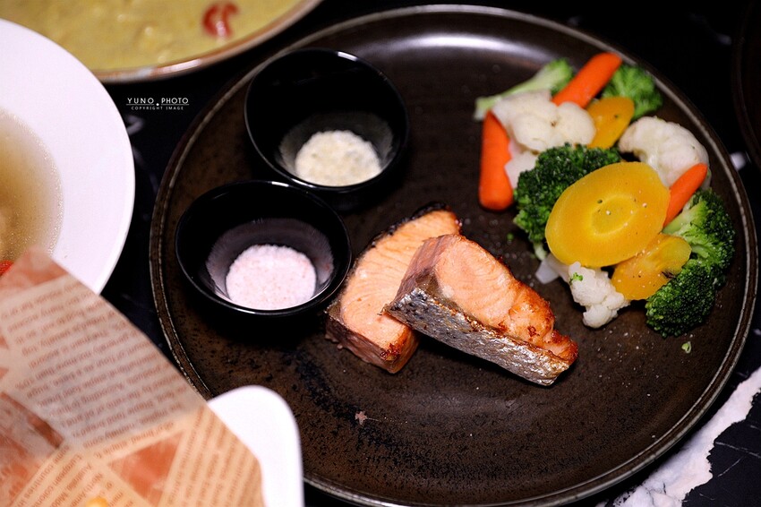 營業至凌晨5點 台北夜貓快典藏！巷弄裡的氛圍網美餐酒館 提供飛鏢機/Beer Pong｜夜色talking bar(台北東區