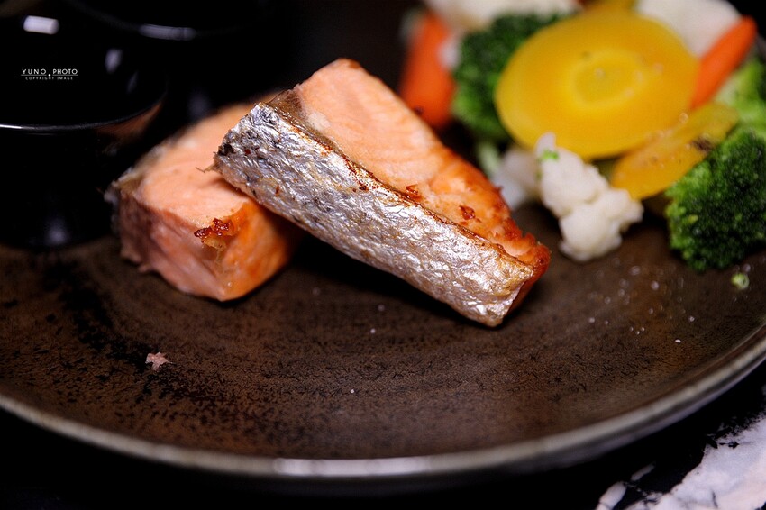 營業至凌晨5點 台北夜貓快典藏！巷弄裡的氛圍網美餐酒館 提供飛鏢機/Beer Pong｜夜色talking bar(台北東區