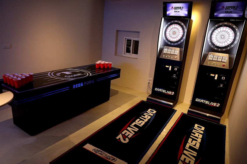 營業至凌晨5點 台北夜貓快典藏！巷弄裡的氛圍網美餐酒館 提供飛鏢機/Beer Pong｜夜色talking bar(台北東區