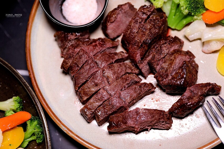 營業至凌晨5點 台北夜貓快典藏！巷弄裡的氛圍網美餐酒館 提供飛鏢機/Beer Pong｜夜色talking bar(台北東區