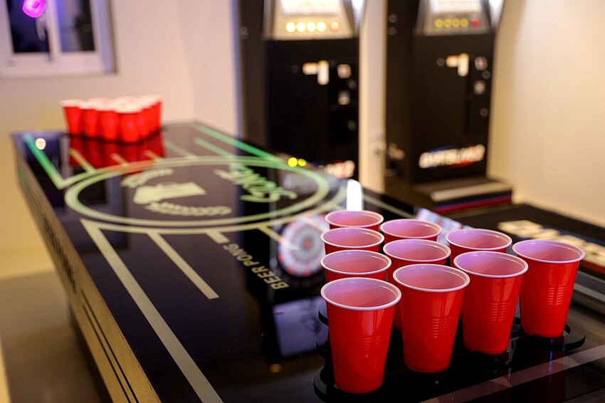 營業至凌晨5點 台北夜貓快典藏！巷弄裡的氛圍網美餐酒館 提供飛鏢機/Beer Pong｜夜色talking bar(台北東區