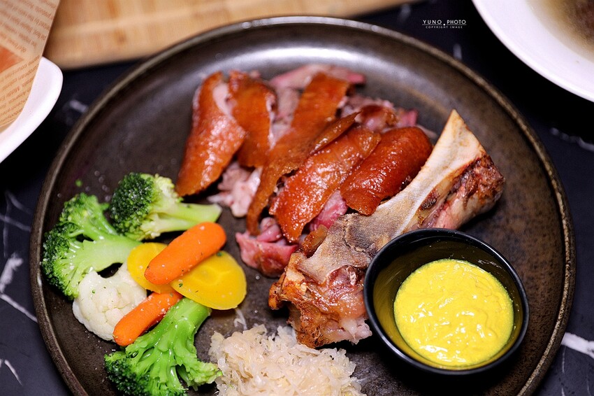 營業至凌晨5點 台北夜貓快典藏！巷弄裡的氛圍網美餐酒館 提供飛鏢機/Beer Pong｜夜色talking bar(台北東區