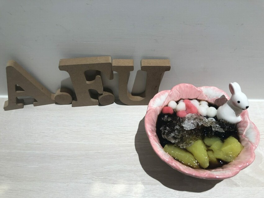 (捷運科技大樓站)阿富豆花瑞安店白金低調裝潢，提供企業下午茶訂購外送，吃得到綿密口感豆花的銅板甜品