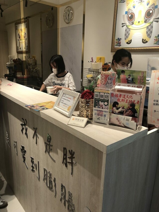 (捷運科技大樓站)阿富豆花瑞安店白金低調裝潢，提供企業下午茶訂購外送，吃得到綿密口感豆花的銅板甜品