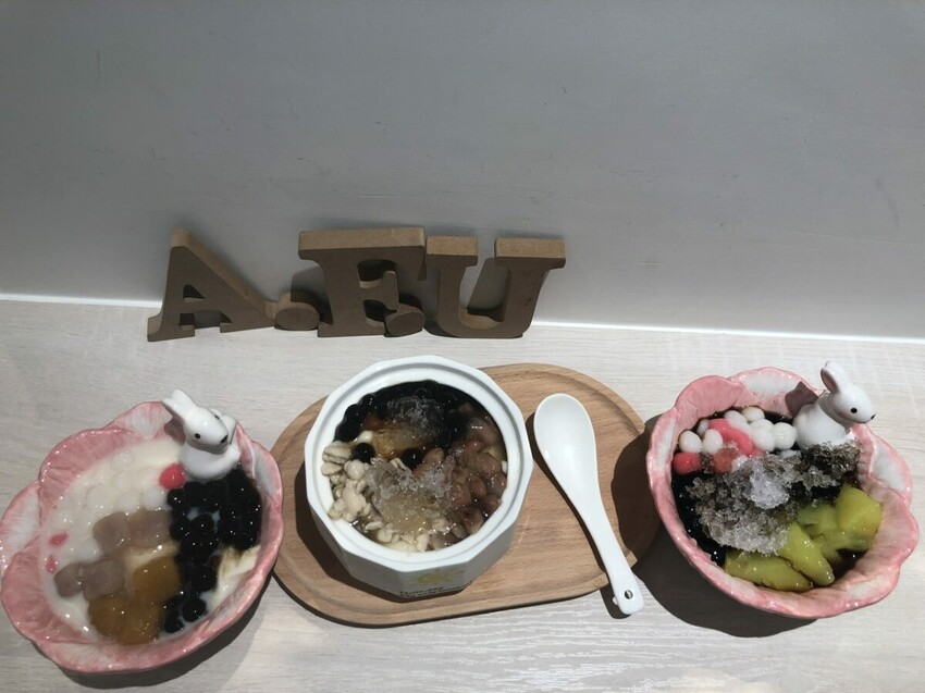 (捷運科技大樓站)阿富豆花瑞安店白金低調裝潢，提供企業下午茶訂購外送，吃得到綿密口感豆花的銅板甜品