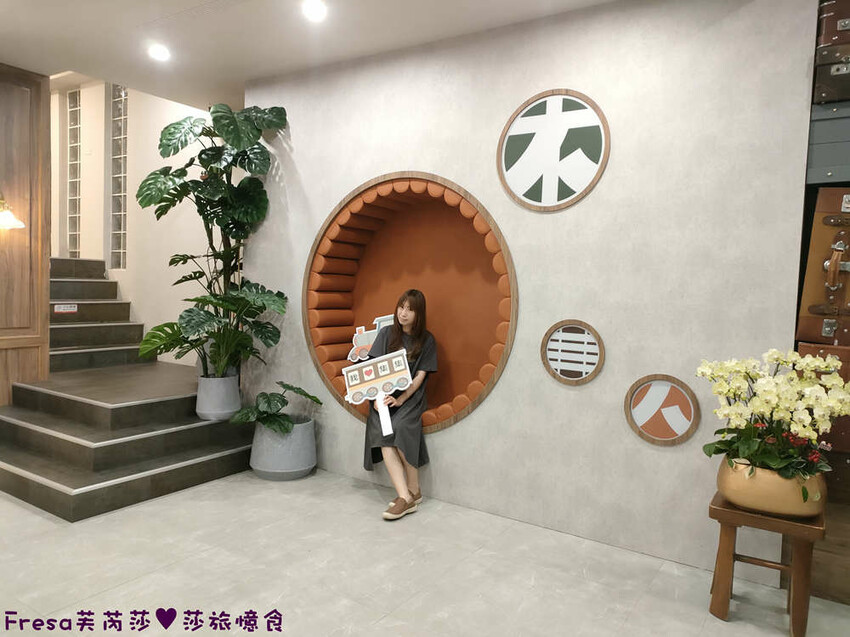 南投住宿【集集鐵道行旅】集集火車站旁質感飯店火車元素.超大寬敞房型山景視野超棒│泡麵餅乾宵夜吃到飽│集集飯店 - Fresa芙芮莎♥莎旅憶食
