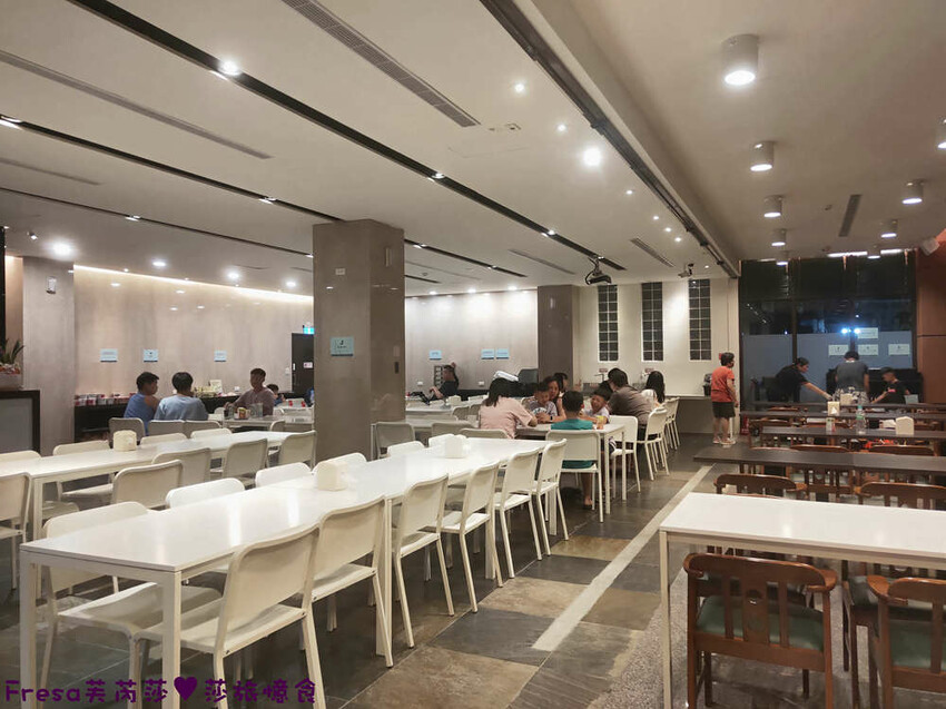 南投住宿【集集鐵道行旅】集集火車站旁質感飯店火車元素.超大寬敞房型山景視野超棒│泡麵餅乾宵夜吃到飽│集集飯店 - Fresa芙芮莎♥莎旅憶食