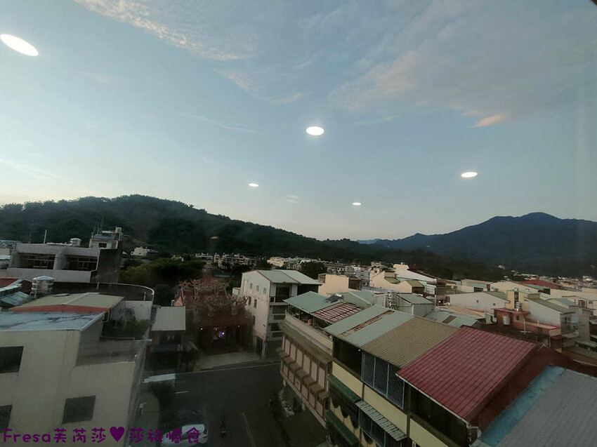 南投住宿【集集鐵道行旅】集集火車站旁質感飯店火車元素.超大寬敞房型山景視野超棒│泡麵餅乾宵夜吃到飽│集集飯店 - Fresa芙芮莎♥莎旅憶食