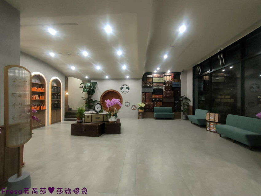 南投住宿【集集鐵道行旅】集集火車站旁質感飯店火車元素.超大寬敞房型山景視野超棒│泡麵餅乾宵夜吃到飽│集集飯店 - Fresa芙芮莎♥莎旅憶食