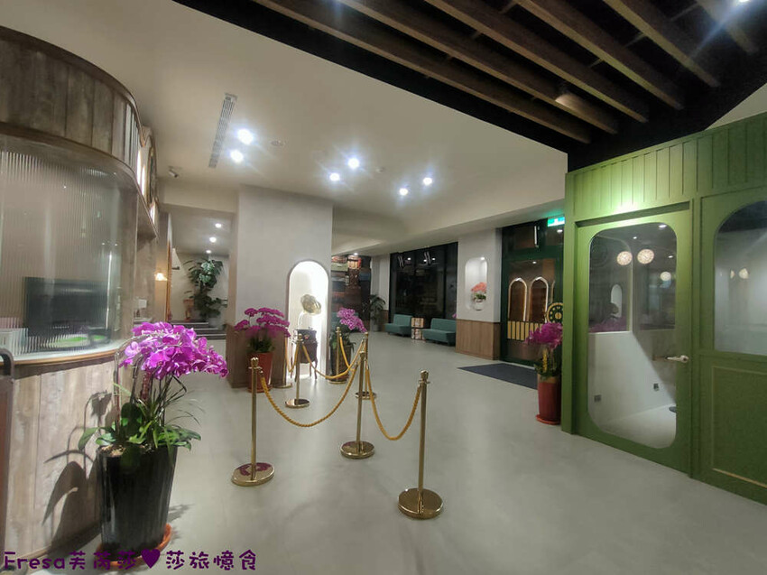 南投住宿【集集鐵道行旅】集集火車站旁質感飯店火車元素.超大寬敞房型山景視野超棒│泡麵餅乾宵夜吃到飽│集集飯店 - Fresa芙芮莎♥莎旅憶食