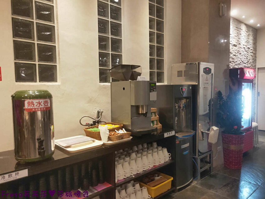 南投住宿【集集鐵道行旅】集集火車站旁質感飯店火車元素.超大寬敞房型山景視野超棒│泡麵餅乾宵夜吃到飽│集集飯店 - Fresa芙芮莎♥莎旅憶食