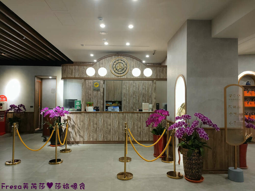 南投住宿【集集鐵道行旅】集集火車站旁質感飯店火車元素.超大寬敞房型山景視野超棒│泡麵餅乾宵夜吃到飽│集集飯店 - Fresa芙芮莎♥莎旅憶食