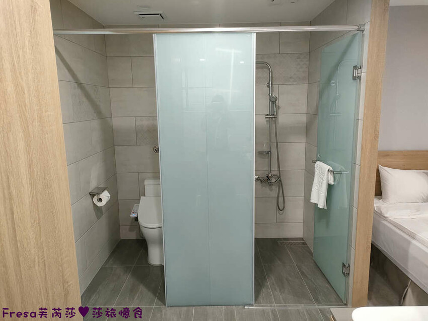 南投住宿【集集鐵道行旅】集集火車站旁質感飯店火車元素.超大寬敞房型山景視野超棒│泡麵餅乾宵夜吃到飽│集集飯店 - Fresa芙芮莎♥莎旅憶食