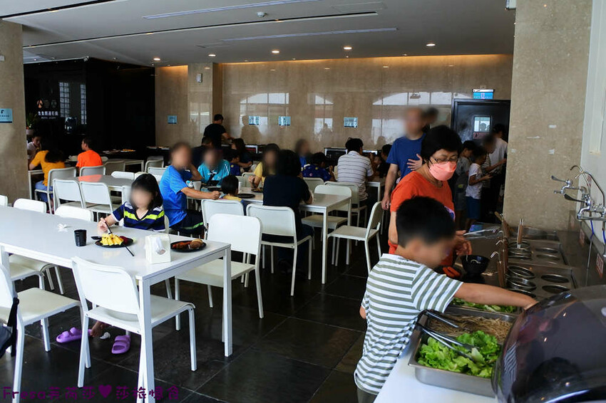 南投住宿【集集鐵道行旅】集集火車站旁質感飯店火車元素.超大寬敞房型山景視野超棒│泡麵餅乾宵夜吃到飽│集集飯店 - Fresa芙芮莎♥莎旅憶食