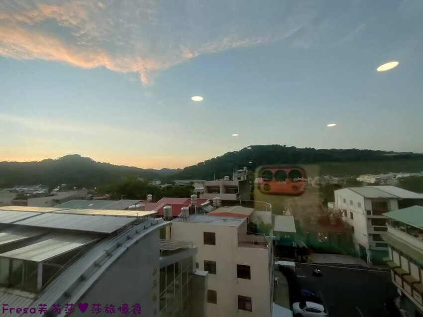 南投住宿【集集鐵道行旅】集集火車站旁質感飯店火車元素.超大寬敞房型山景視野超棒│泡麵餅乾宵夜吃到飽│集集飯店 - Fresa芙芮莎♥莎旅憶食