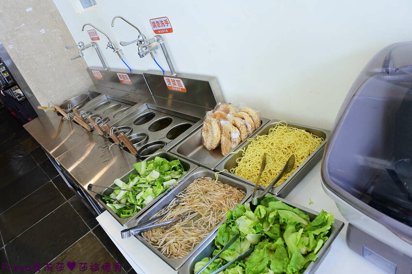 南投住宿【集集鐵道行旅】集集火車站旁質感飯店火車元素.超大寬敞房型山景視野超棒│泡麵餅乾宵夜吃到飽│集集飯店 - Fresa芙芮莎♥莎旅憶食