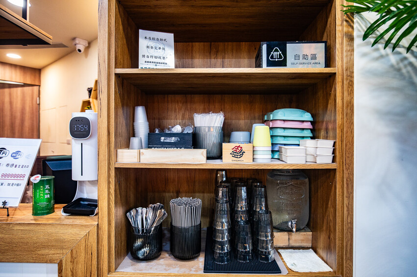 桃園市桃園區泰速泰式料理(藝文店)｜一個人來也可以爽吃的泰式料理，不到百元就有泰式酸辣湯！