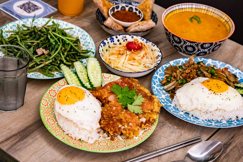 桃園市桃園區泰速泰式料理(藝文店)｜一個人來也可以爽吃的泰式料理，不到百元就有泰式酸辣湯！