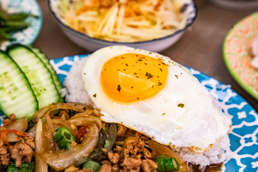 桃園市桃園區泰速泰式料理(藝文店)｜一個人來也可以爽吃的泰式料理，不到百元就有泰式酸辣湯！