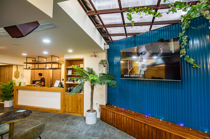 桃園市桃園區泰速泰式料理(藝文店)｜一個人來也可以爽吃的泰式料理，不到百元就有泰式酸辣湯！