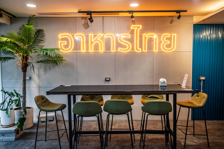 桃園市桃園區泰速泰式料理(藝文店)｜一個人來也可以爽吃的泰式料理，不到百元就有泰式酸辣湯！