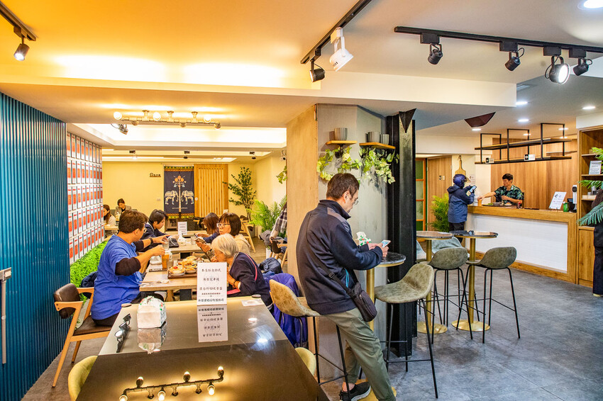 桃園市桃園區泰速泰式料理(藝文店)｜一個人來也可以爽吃的泰式料理，不到百元就有泰式酸辣湯！