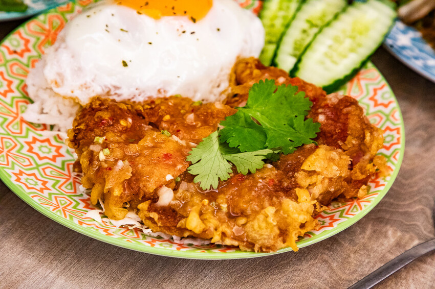 桃園市桃園區泰速泰式料理(藝文店)｜一個人來也可以爽吃的泰式料理，不到百元就有泰式酸辣湯！