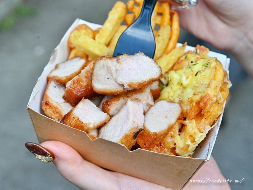 一克噗肉｜台中大慶夜市厲害小吃開分店啦！原塊肉製作的香噴噴熟成牛排、熟成伊比利松板豬，肉肉控必訪～