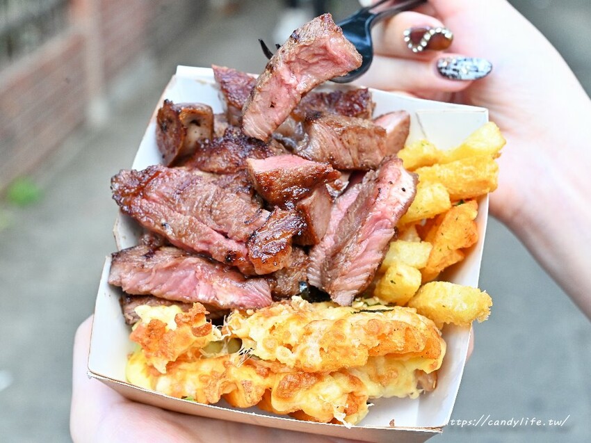 一克噗肉｜台中大慶夜市厲害小吃開分店啦！原塊肉製作的香噴噴熟成牛排、熟成伊比利松板豬，肉肉控必訪～