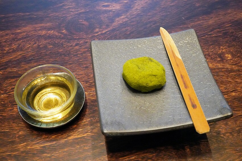 台中隱藏版茶藝館,品茗採預約制,全程由專業茶藝師服務,感受獨特的茶席文化