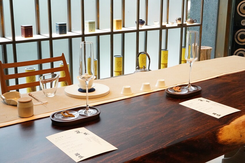 台中隱藏版茶藝館,品茗採預約制,全程由專業茶藝師服務,感受獨特的茶席文化