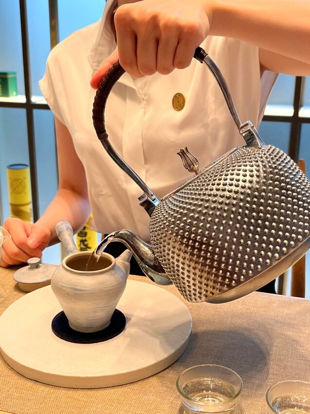 台中隱藏版茶藝館,品茗採預約制,全程由專業茶藝師服務,感受獨特的茶席文化