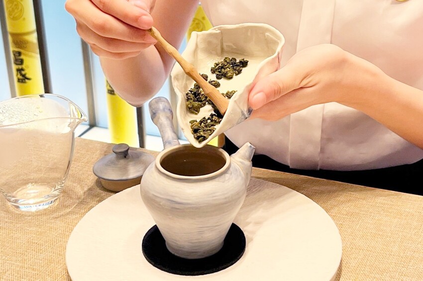 台中隱藏版茶藝館,品茗採預約制,全程由專業茶藝師服務,感受獨特的茶席文化