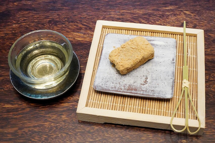 台中隱藏版茶藝館,品茗採預約制,全程由專業茶藝師服務,感受獨特的茶席文化