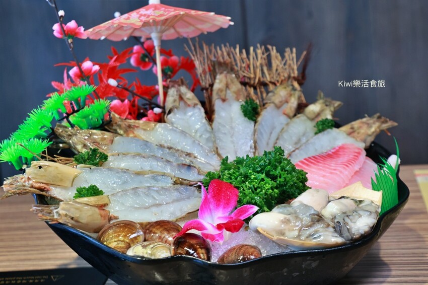 火鍋世家彰化二代尊爵店︱彰化市美食火鍋超浮誇系綜合牛大胃王鍋超澎湃30盎司大嗑全牛拼盤、父親節限定開背