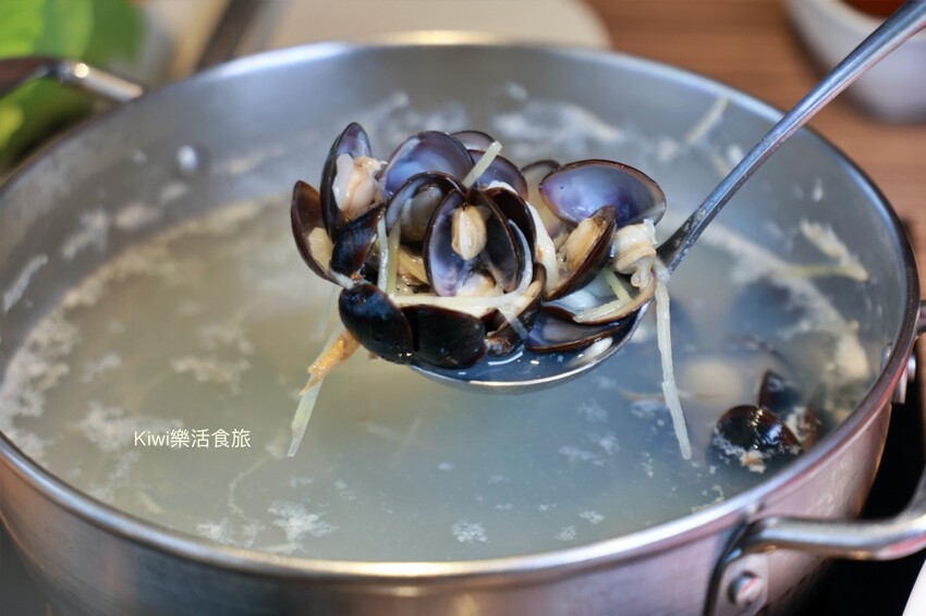 火鍋世家彰化二代尊爵店︱彰化市美食火鍋超浮誇系綜合牛大胃王鍋超澎湃30盎司大嗑全牛拼盤、父親節限定開背