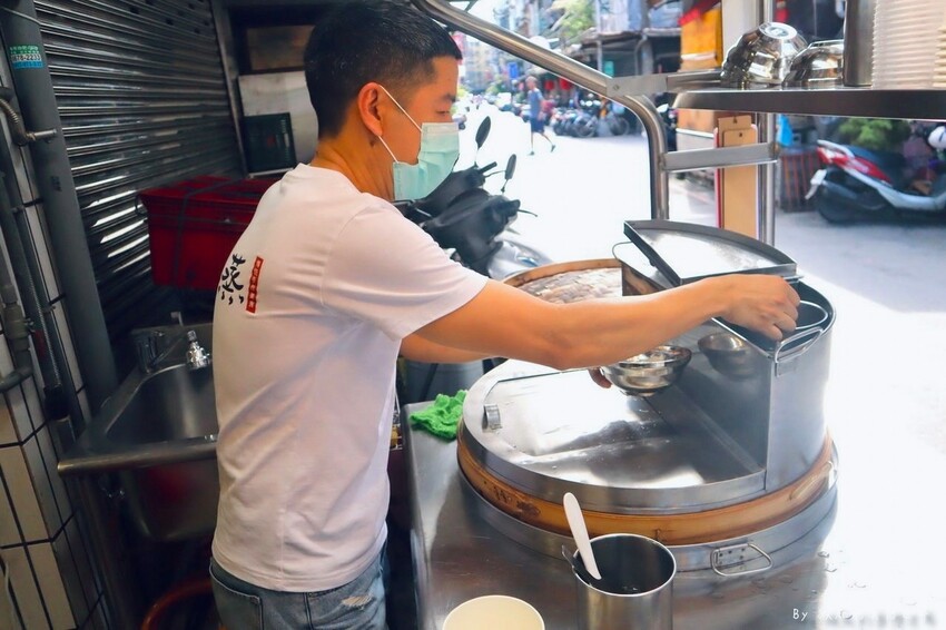 中和隱藏版巷弄美食,一天只賣5小時,清蒸肉圓皮Q肉多汁超好吃,每天手工現做,一試成主顧~