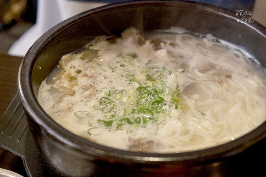 台中南屯｜人氣韓式料理！豬肉湯飯專賣，雪濃湯、菜包肉、韓式鮑