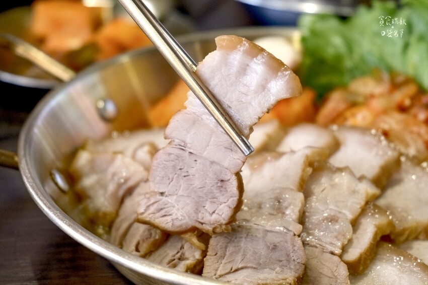 台中南屯｜人氣韓式料理！豬肉湯飯專賣，雪濃湯、菜包肉、韓式鮑