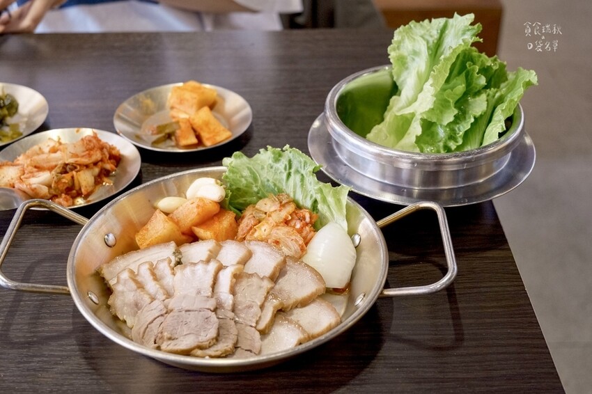 台中南屯｜人氣韓式料理！豬肉湯飯專賣，雪濃湯、菜包肉、韓式鮑