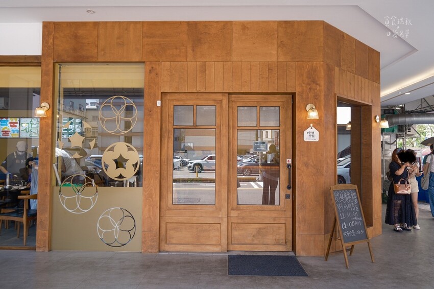 台中南屯｜人氣韓式料理！豬肉湯飯專賣，雪濃湯、菜包肉、韓式鮑