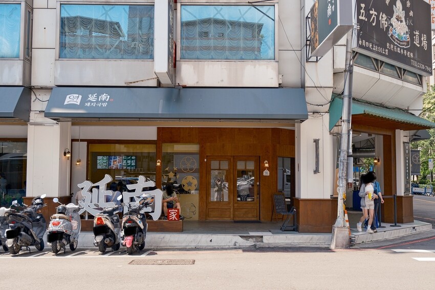 台中南屯｜人氣韓式料理！豬肉湯飯專賣，雪濃湯、菜包肉、韓式鮑