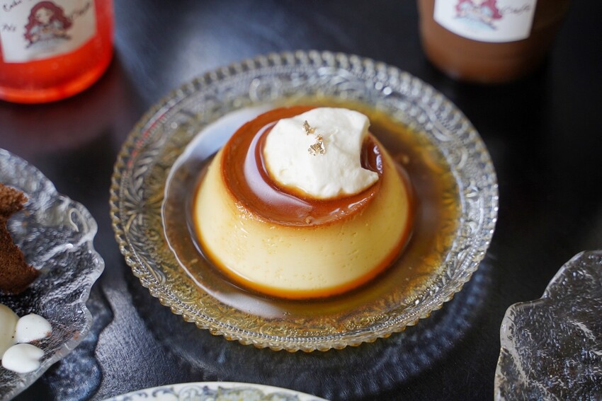 【Ni Café 妮咖啡】新竹最近超夯的貨櫃咖啡廳你去過了嗎?復古歐式裝潢結合愜意的露營風,真的隨便拍隨便美!咖啡非常順口好喝,現烤的可朗芙鬆餅必點! - 阿華田的美食日記