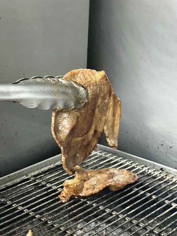 +（台北烤肉飯）溪仔邊烤肉餐盒 台北松山店～台北 35 年老字號烤肉飯！嚴選台灣豬上肩胛肉，吸滿獨家秘製醃料～香噴噴烤肉飯平價又好吃！溪仔邊烤肉餐盒菜單