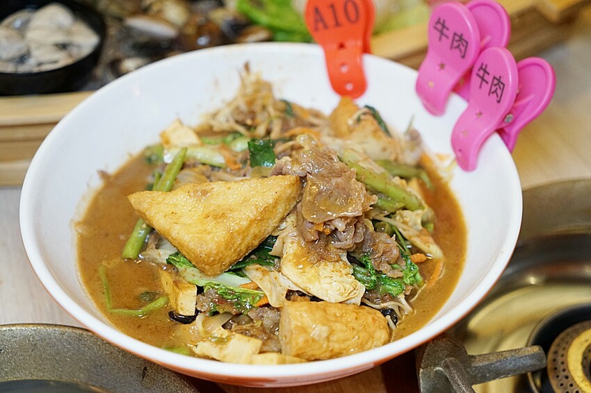 開幕限定！！ 火鍋+蒙古烤肉吃到飽最低只要$278，爽嗑50種以上食材，還免收服務費！