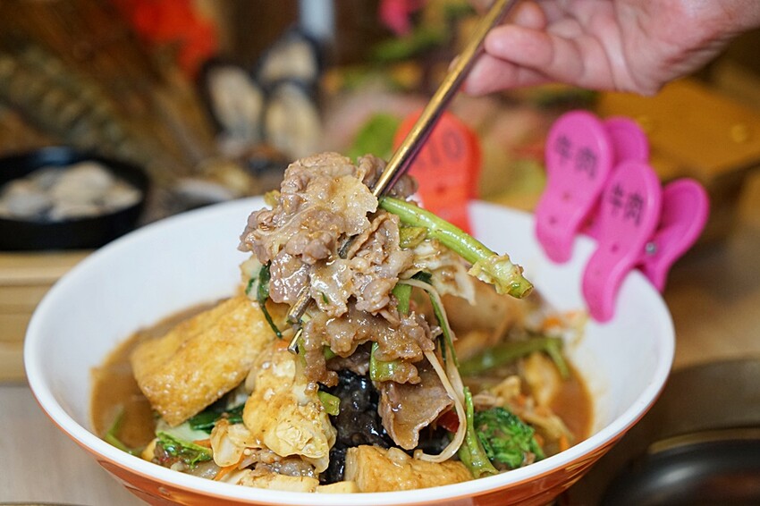 開幕限定！！ 火鍋+蒙古烤肉吃到飽最低只要$278，爽嗑50種以上食材，還免收服務費！