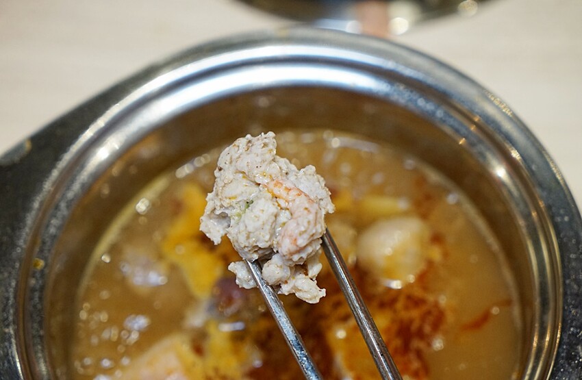 開幕限定！！ 火鍋+蒙古烤肉吃到飽最低只要$278，爽嗑50種以上食材，還免收服務費！